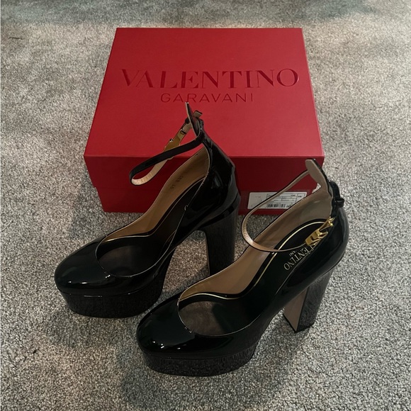 VALENTINO GARAVANI | Tan-Go Patent Leather Platform Pumps - Picture 6 of 8